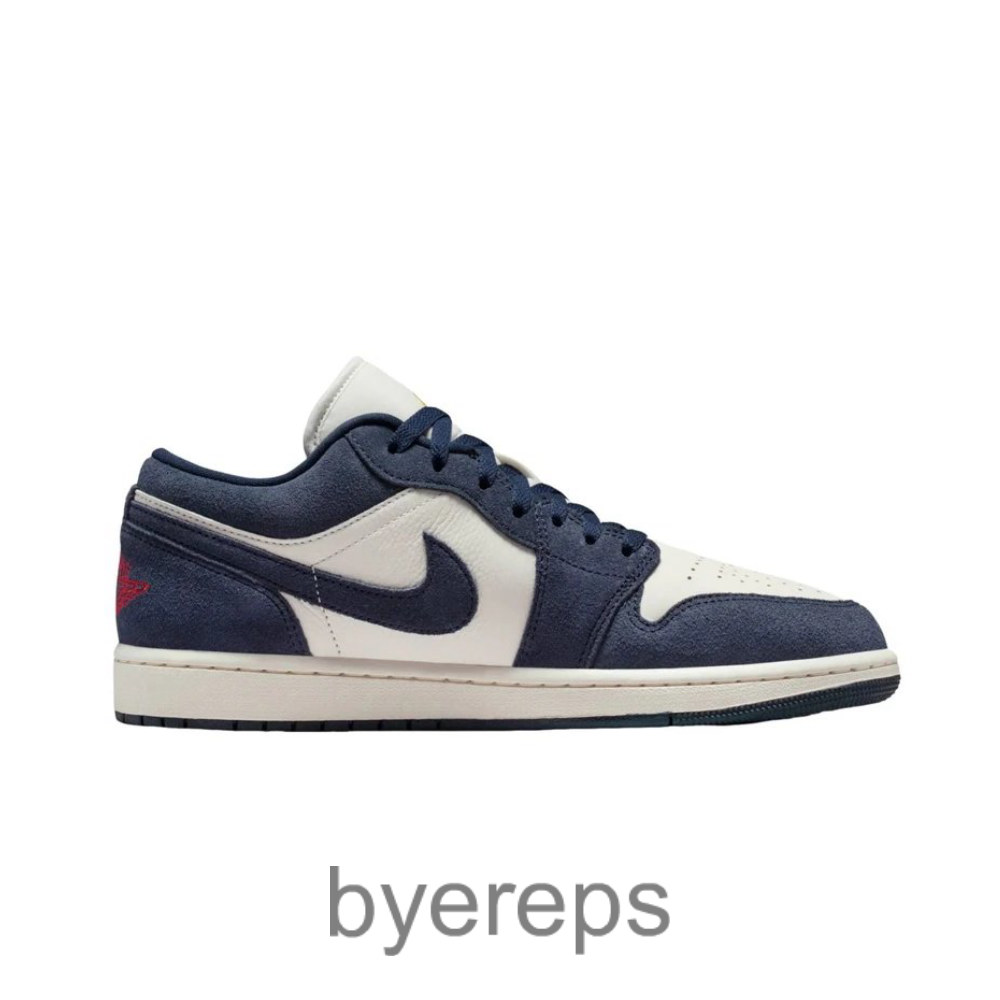 Air Jordan 1 Low Se Obsidian University Gold