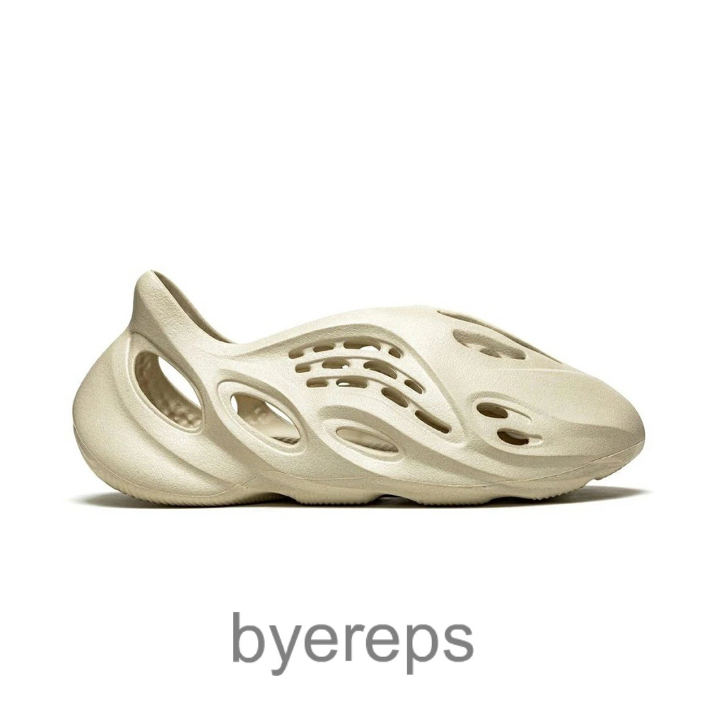 Yeezy Foam Runners Sand Sneakers